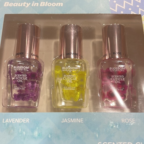Brands New Blossom Beauty in Bloom Scented Cuticle Oil - Picture 2 of 4